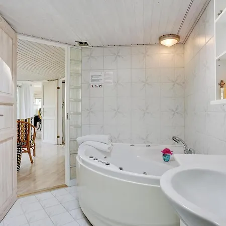 Holiday home Stunning In Brenderup Fyn With House Sea View Bro (Funen)